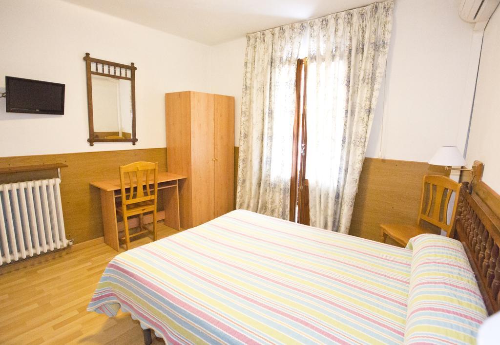 Hostal Lizana Хуеска Екстериор снимка