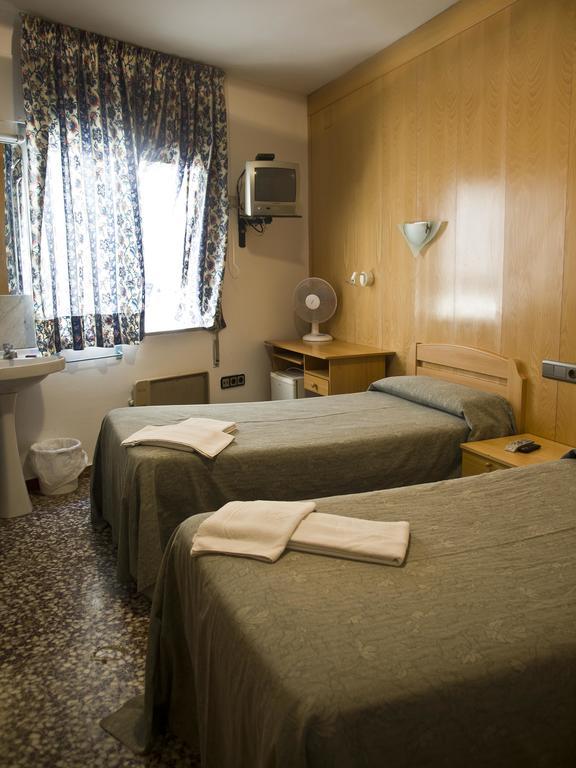 Hostal Lizana Хуеска Стая снимка