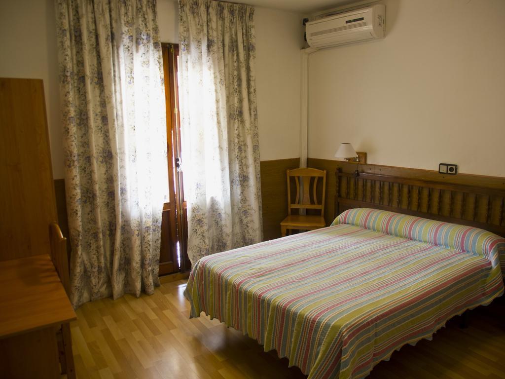 Hostal Lizana Хуеска Стая снимка