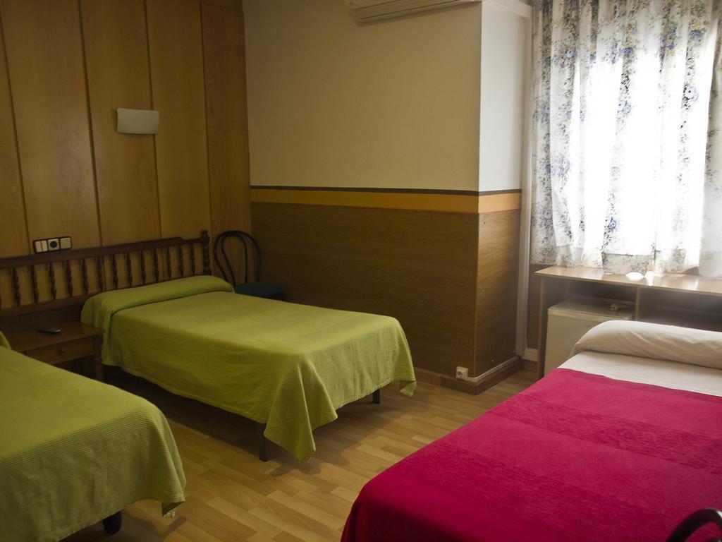 Hostal Lizana Хуеска Стая снимка